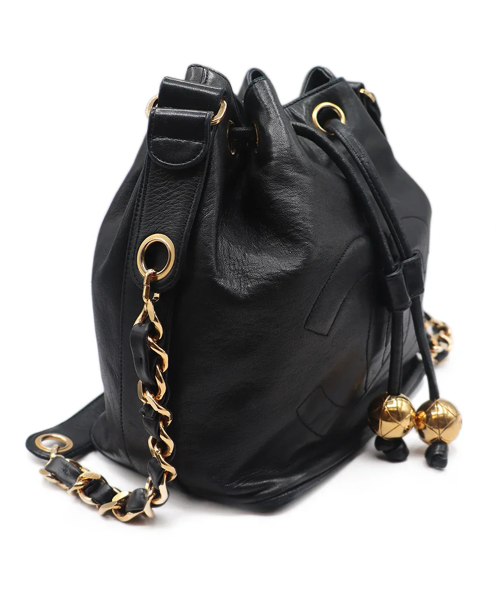 Chanel Black & Gold Lambskin Leather Vintage Drawstring Shoulder Bag - Image 2