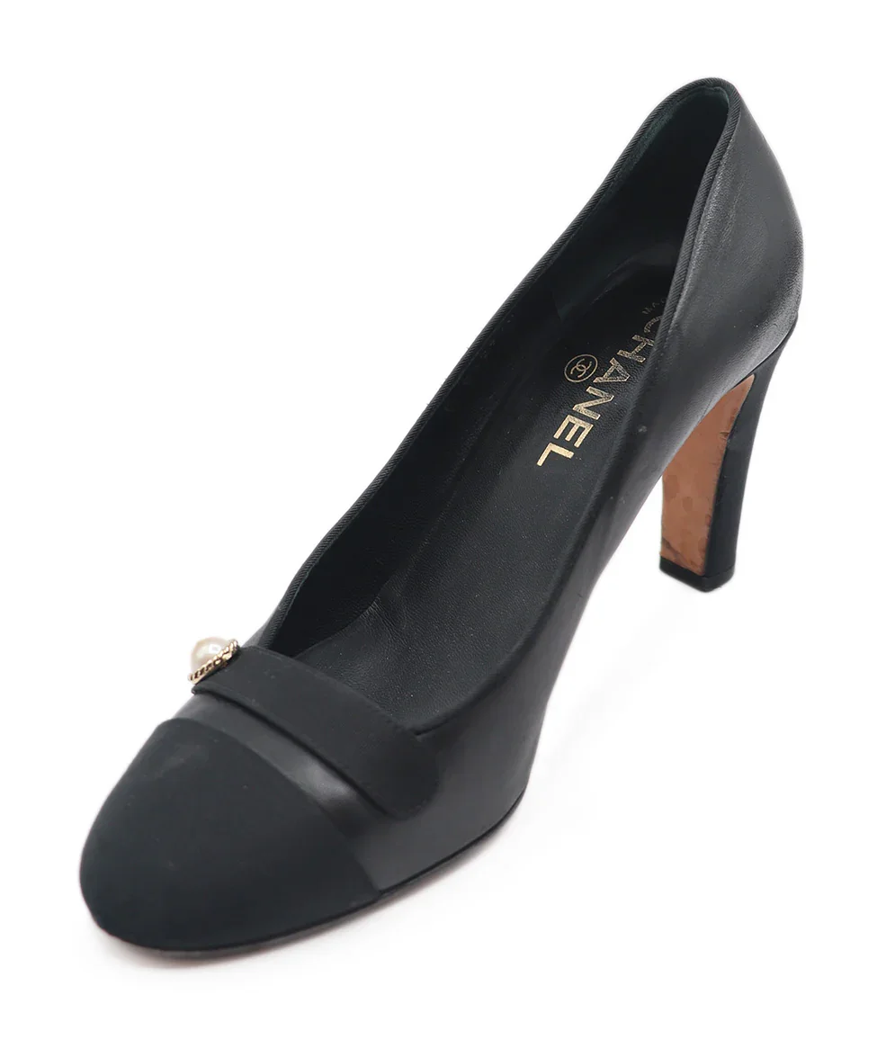 Chanel Black Leather Faille Trim Pearl Trim Heels Sz. 10