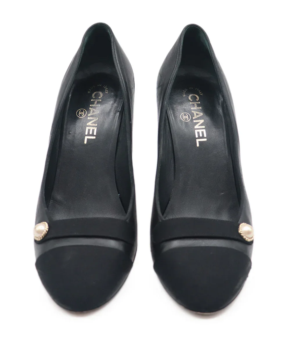 Chanel Black Leather Faille Trim Pearl Trim Heels Sz. 10 - Image 4