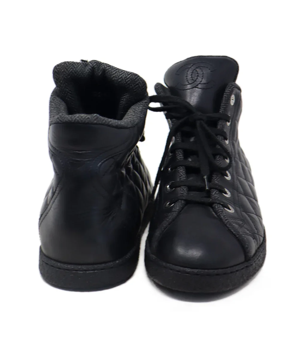 Chanel Black Quilted Leather with Grey Herringbone Booties sz 7.5 - Image 3