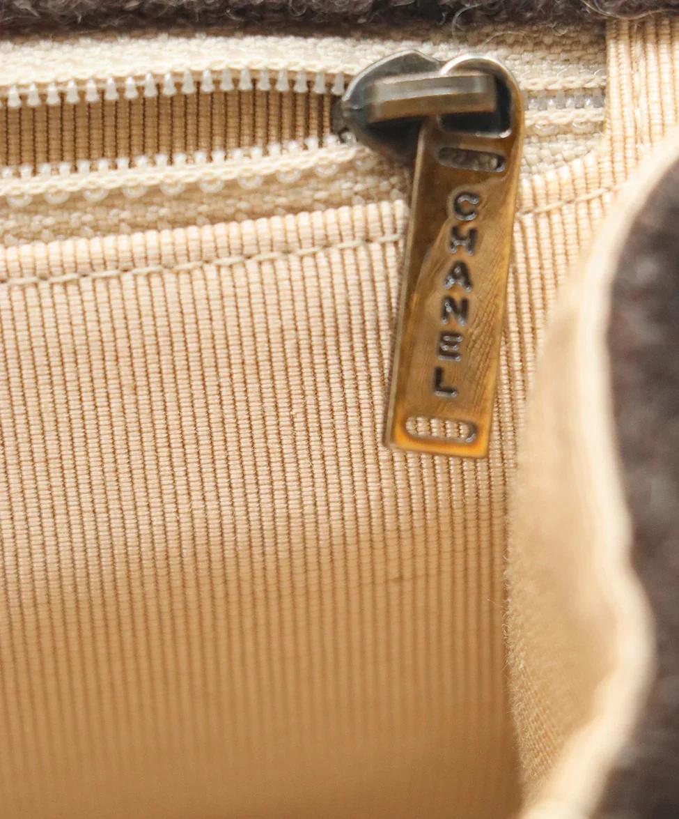 Chanel Brown Flannel Wool Handbag - Image 9