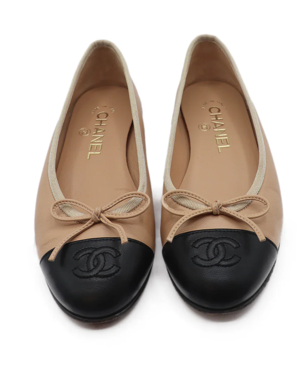 Chanel Neutral Beige & Black Leather Ballet Flats Sz. 5.5 - Image 4