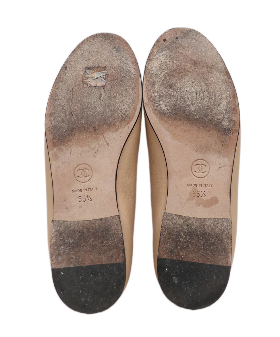 Chanel Neutral Beige & Black Leather Ballet Flats Sz. 5.5 - Image 5