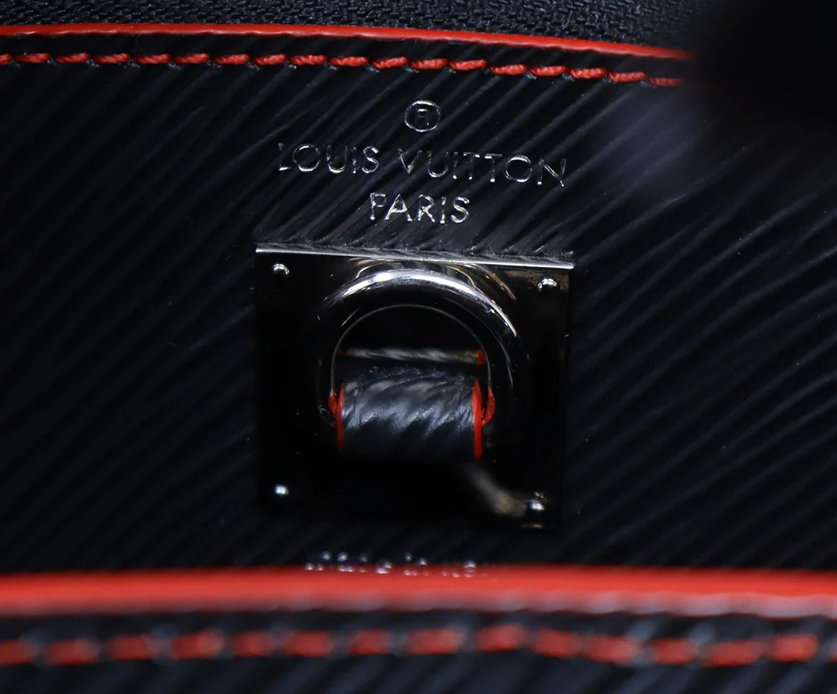 Louis Vuitton Black Epi Leather Red Trim Handbag With Dust Bag - Image 5