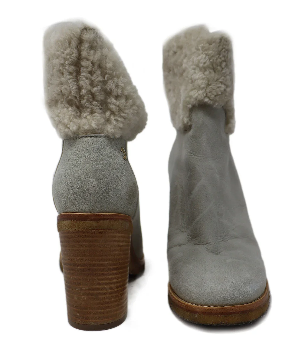 Chanel Neutral Ivory Shearling Boots sz 9 - Image 3